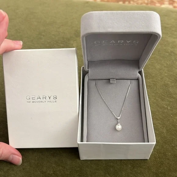 Pearl and Diamond Necklace - Picture 3 of 3